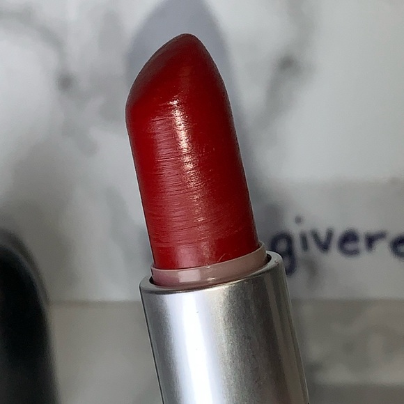RUNAWAY RED - Satin Lipstick MAC - Picture 5 of 12